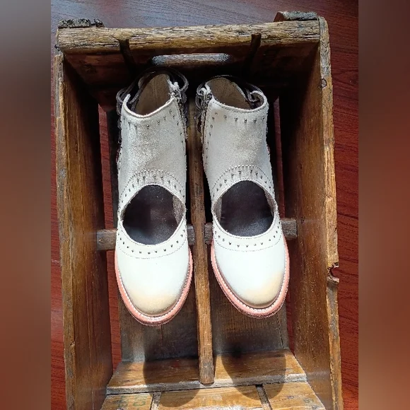 BNIB RARE Freebird Desert White with Black straps women's size 10 - Picture 5 of 16